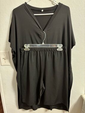 2 piece Black V-Neck  Top and Elastic Waist Shorts Set XL